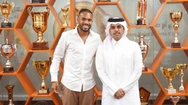 بعد توقيع العقود