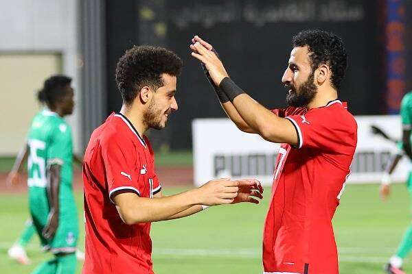 مصطفى فتحي (على اليسار)