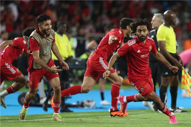 لاعبو الأهلي