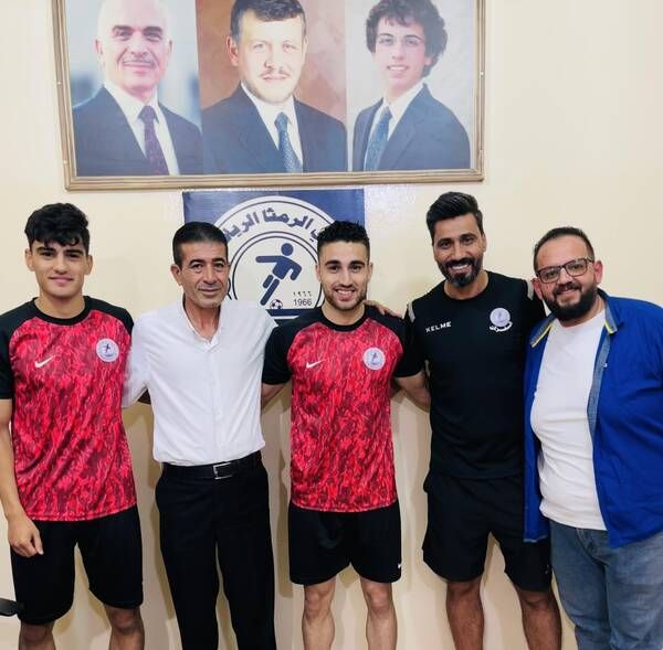 من مراسم توقيع العقد