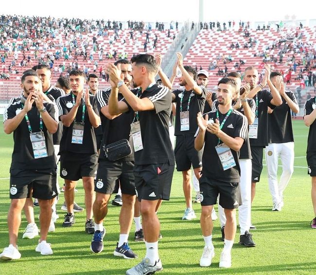 لاعبو المنتخب الجزائري قبل انطلاق المباراة
