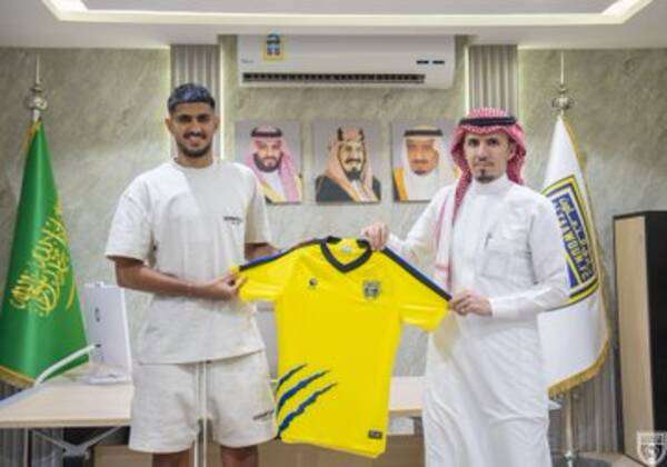 بعد توقيع العقود