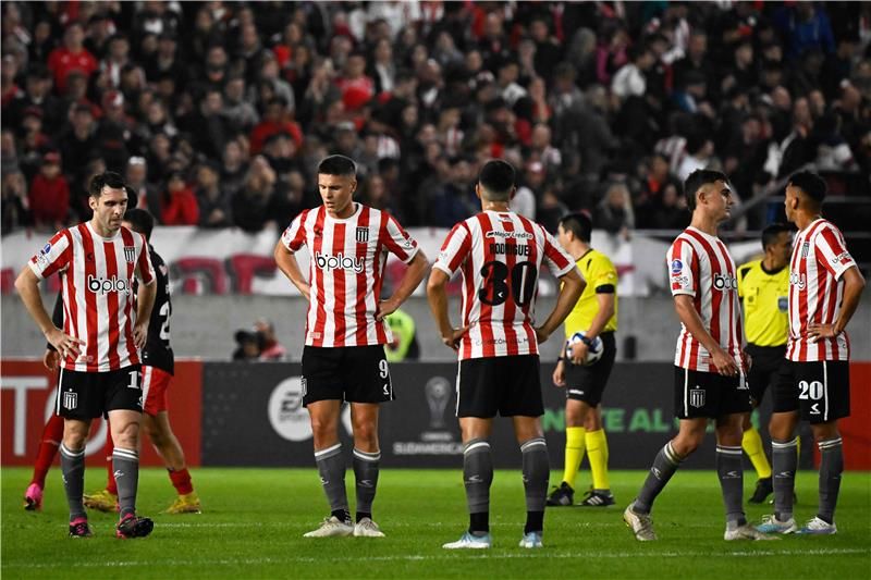 لاعبو إستوديانتس لابلاتا