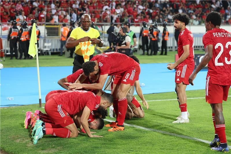 لاعبو الأهلي
