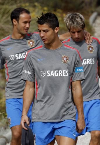2011-08-31t161133z_01_jmr08_rtridsp_3_soccer-europe-portugal_reuters