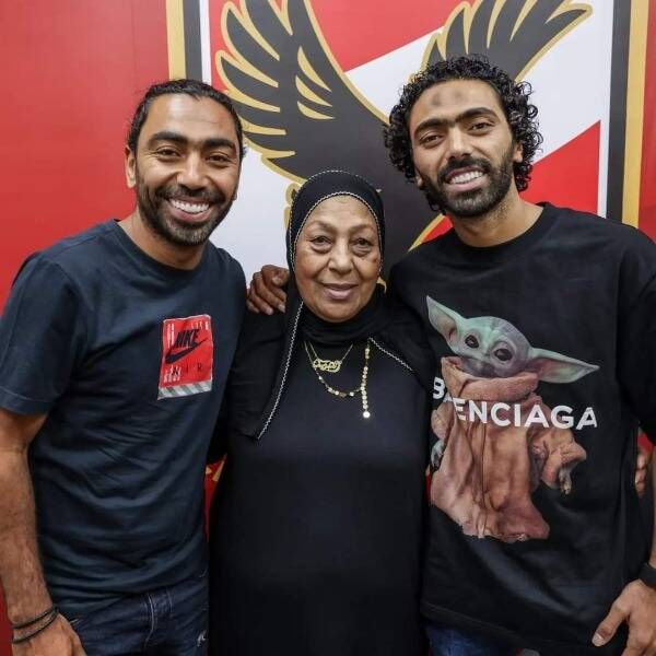 حسين الشحات مع أسرته