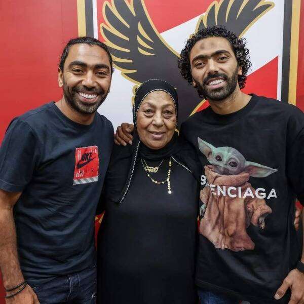 حسين الشحات مع أسرته