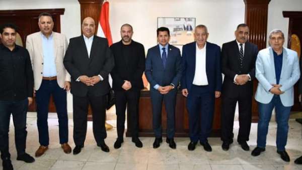 من الاجتماع