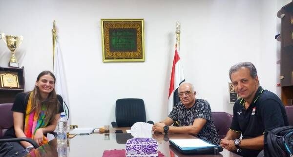 من جلسة فريدة باتحاد الطائرة