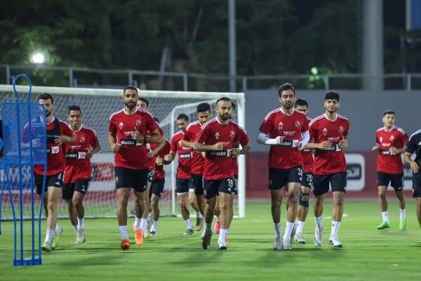 أفشة مع لاعبي الأهلي