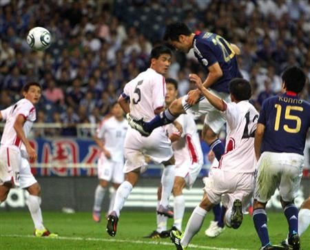 يوشيدا عند إحرازه الهدف القاتل بمرمى كوريا الشمالية