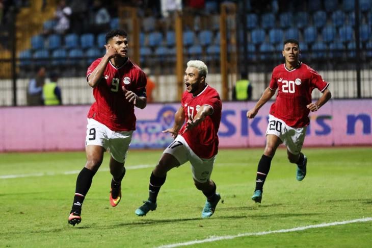 عبد الرحمن عاطف (في الوسط)