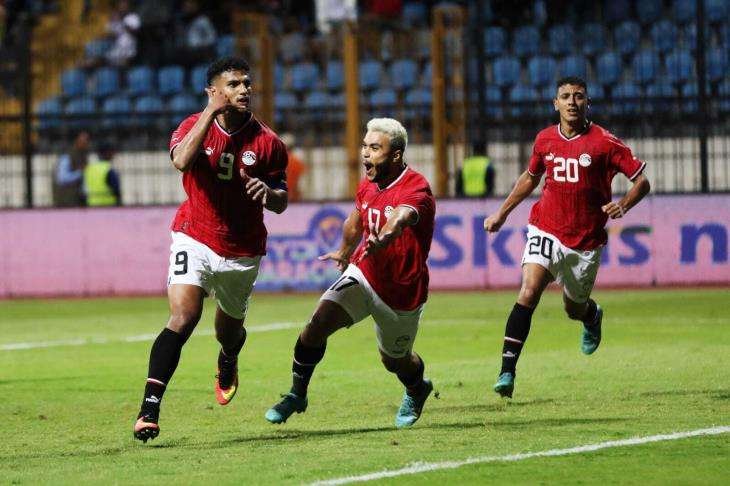 عبد الرحمن عاطف (في الوسط)