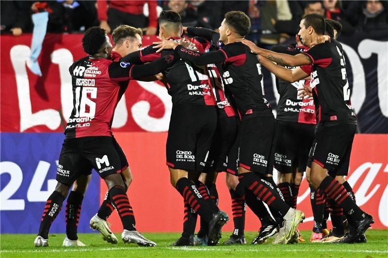 لاعبو نيولز أولد بويز