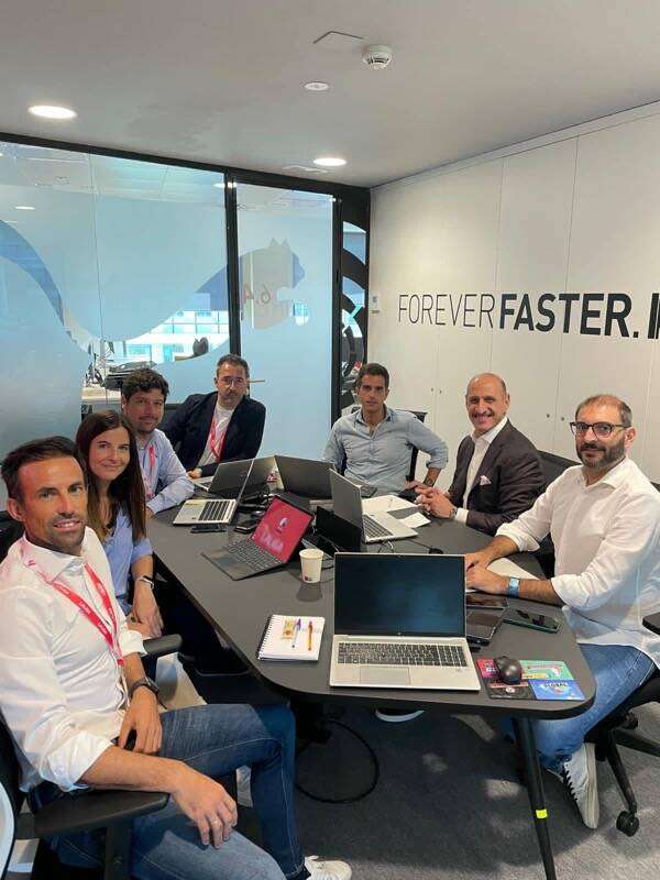 من الاجتماع