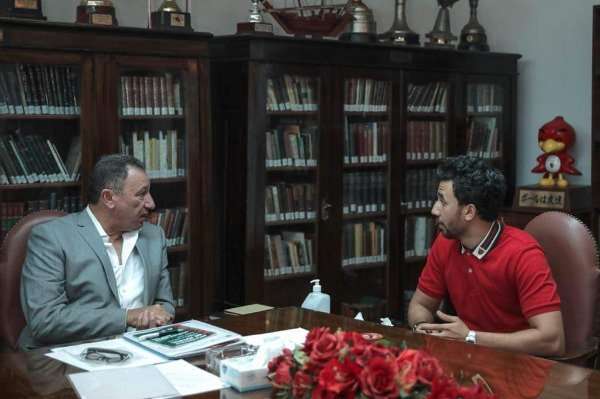 تريزيجيه في جلسة سابقة مع محمود الخطيب رئيس الأهلي