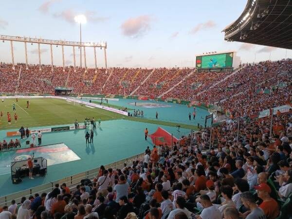 من ملعب المباراة