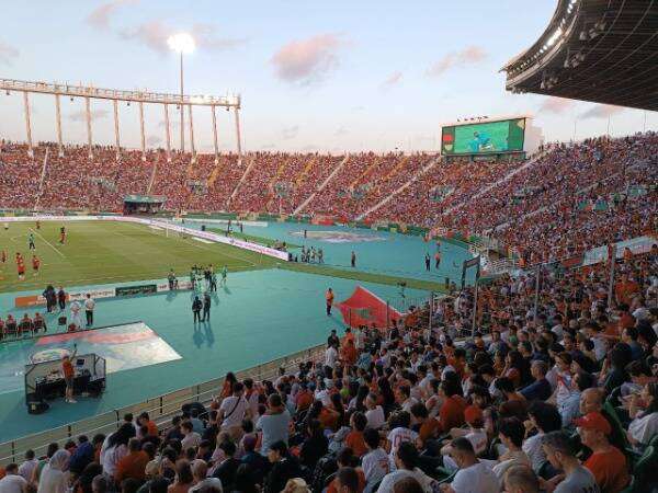 من ملعب المباراة