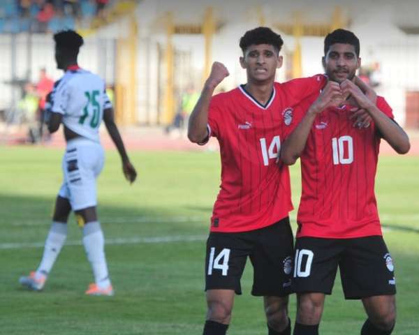 إبراهيم عادل (يمين)