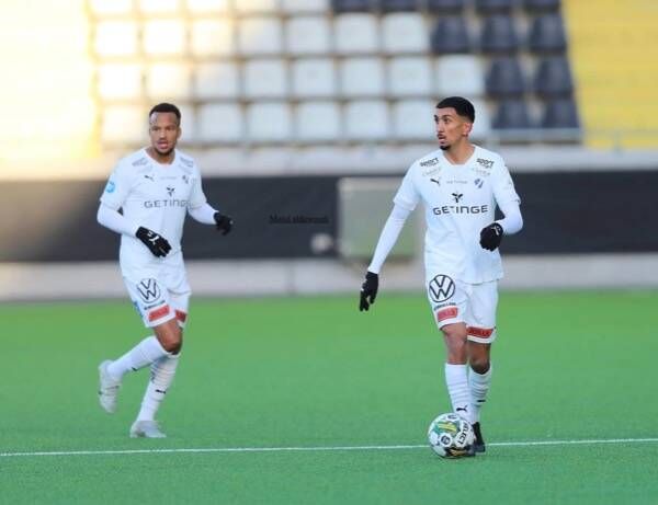 أمير العماري (يمين)