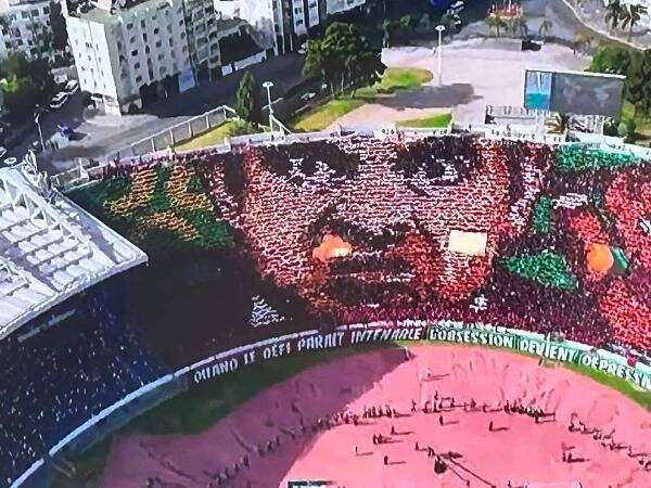 الجماهير داخل الملعب