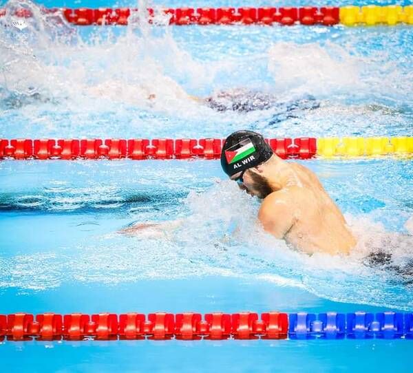 جانب من منافسات السباحة