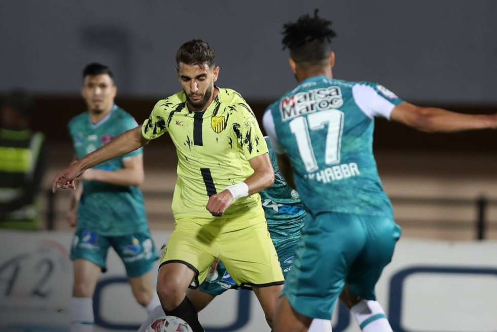 لقاء سابق بين الفريقين