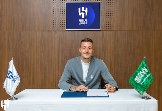 سافيتش خلال التوقيع