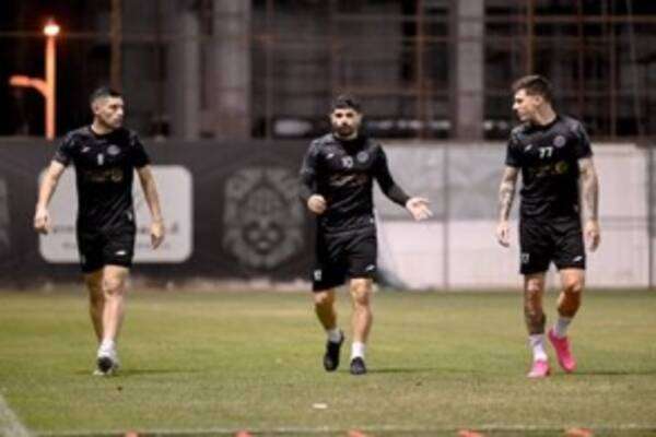 جانب من التوقيع