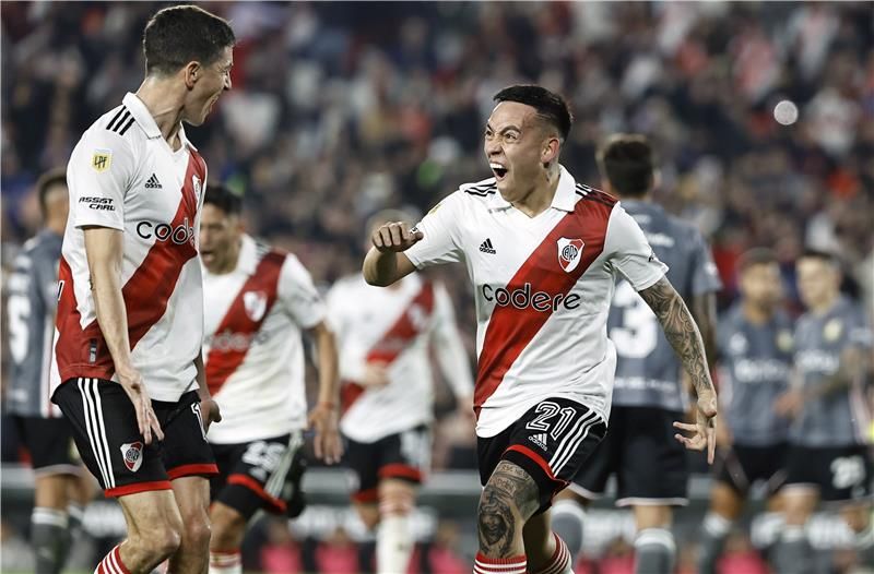 لاعبو ريفر بليت