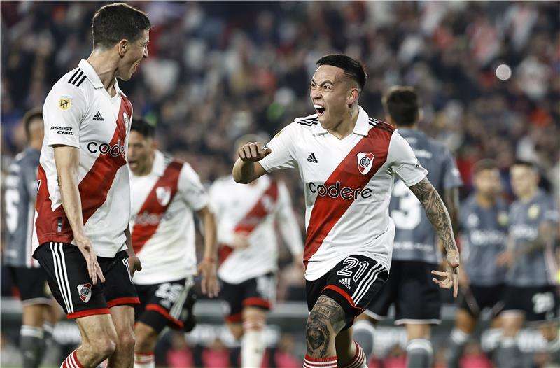 لاعبو ريفر بليت