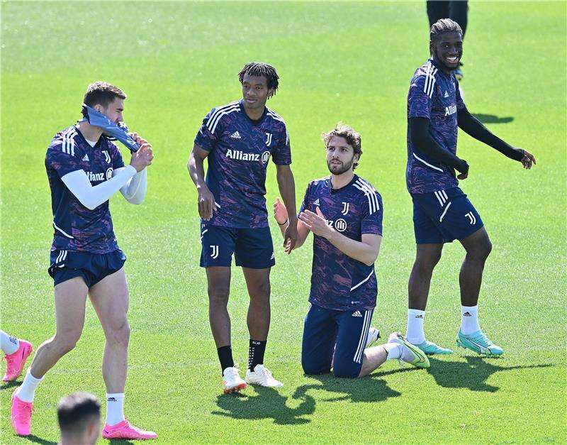 كوادرادو مع لاعبي يوفنتوس