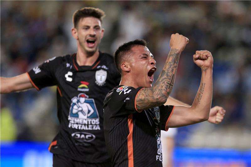 لاعبو باتشوكا