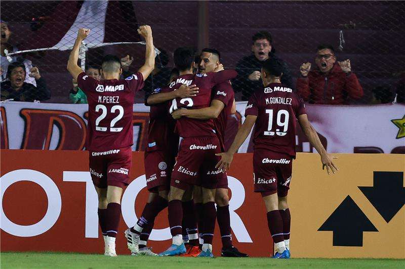 لاعبو لانوس