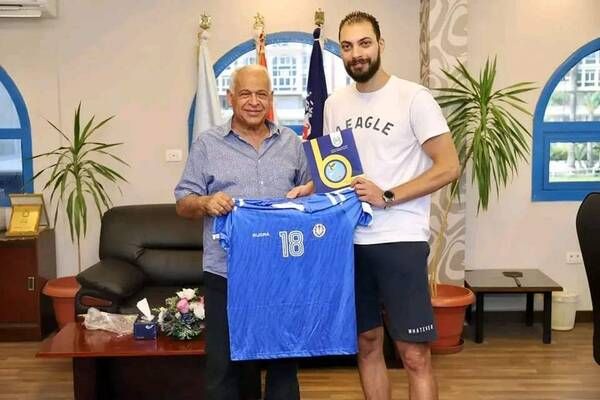 فرج عامر يقدم اللاعب الجديد