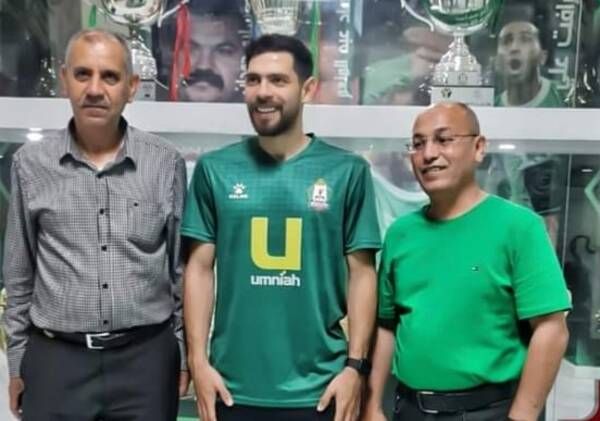 جانب من التوقيع