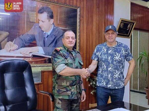 جانب من التوقيع