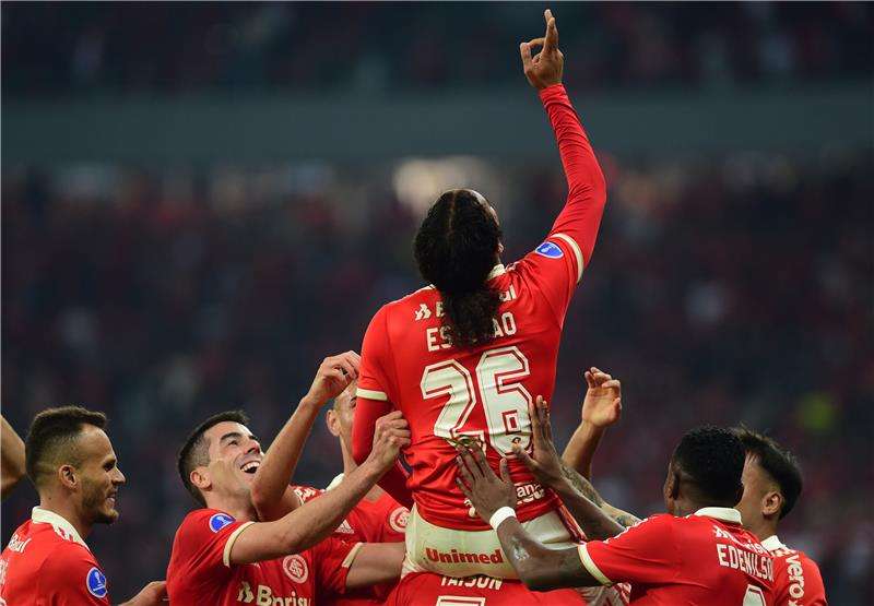 لاعبو إنترناسيونال