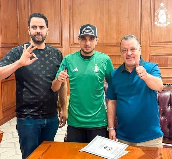 جانب من التوقيع