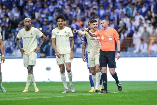 ألفارو جونزاليس (إلى جوار الحكم)