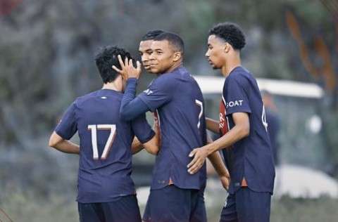 لاعبو باريس سان جيرمان