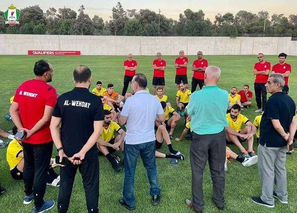 من لقاء سابق بين الإدارة والفريق