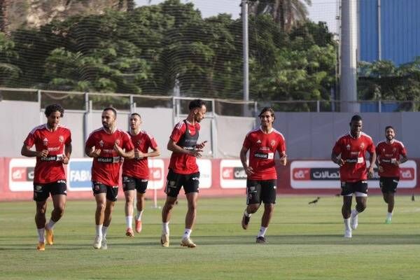 لاعبو الأهلي