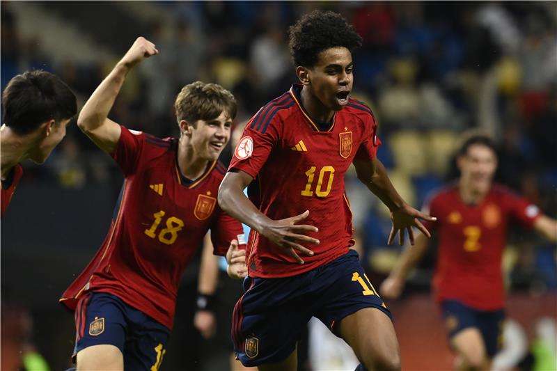 لاعبو برشلونة الشباب