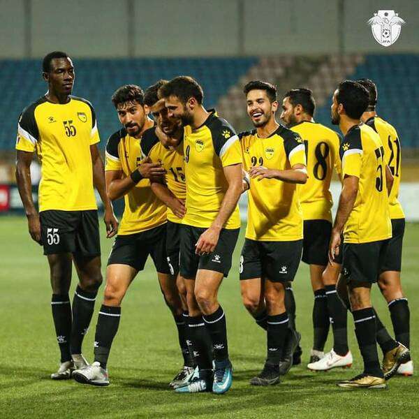 لاعبو الحسين اربد