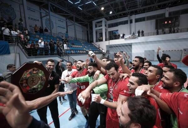 الأهلي يحتفل بآخر لقب
