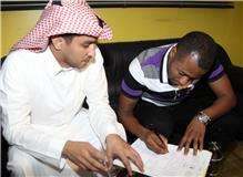 مالك يوقع للنصر