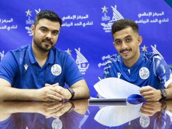 جانب من التوقيع