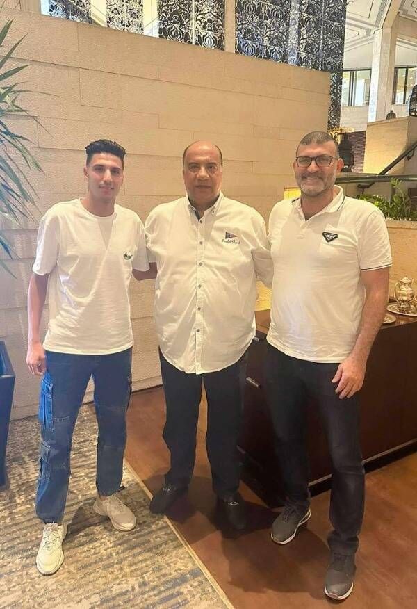 بعد توقيع العقود