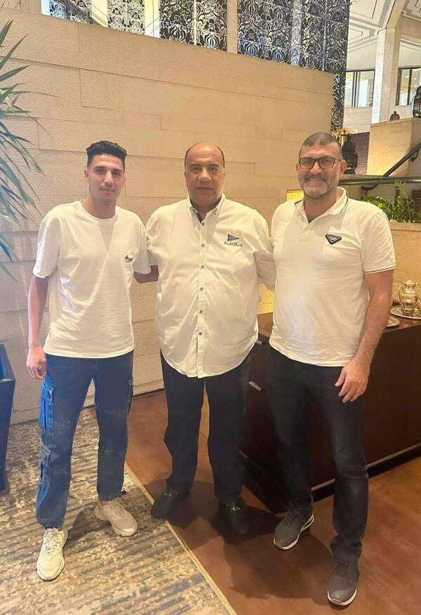 بعد توقيع العقود